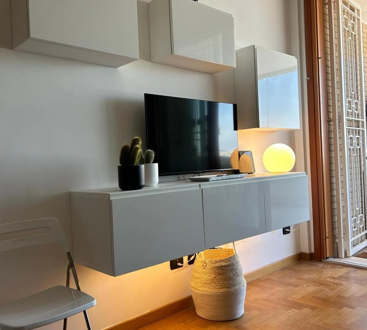 Miro Home II Rome 0*,